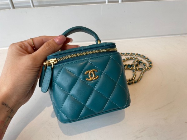 Handbag  Chanel  AP2198  size  11*8.5*7 cm