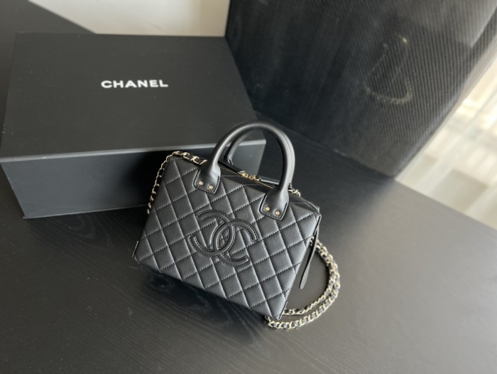  Handbag  Chanel  3344  size  20.5cm15cmx10.5 cm