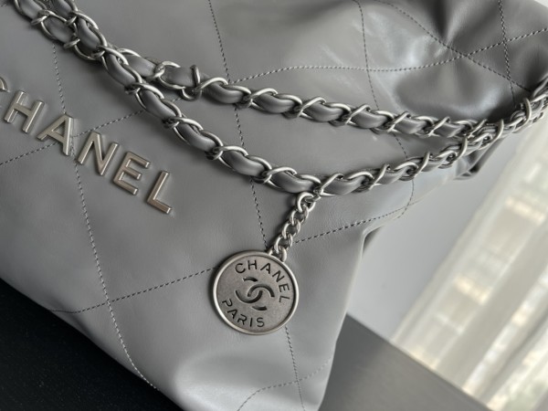 Handbag  Chanel  size  35cmx37cmx7 cm