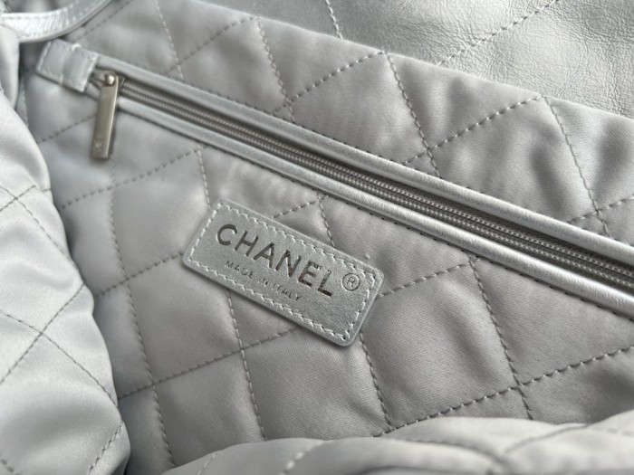 Handbag  Chanel  size  35cmx37cmx7 cm