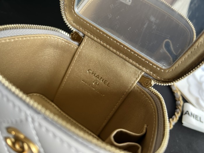 Handbag  Chanel  AP1447  size  8.5cmx11cmx7 cm 