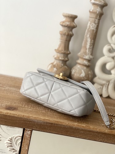 Handbag  Chanel  3474  size  15*20*8 cm