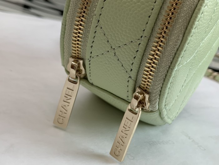  Handbag  Chanel  size  12×12×5 cm