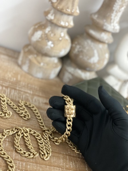 Handbag  Chanel   81221  size  19 cm