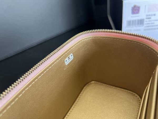 CHANEL Sheepskin Box Bag, Shoulder Bag, Crossbody Bag Women's Light Pink AP2303-B02916-NR644 size 17*8*9.5 cm