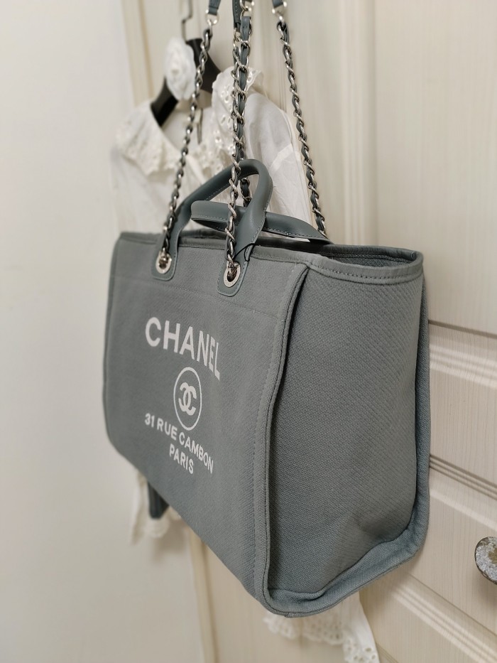 Handbag   Chanel  size  38 cm