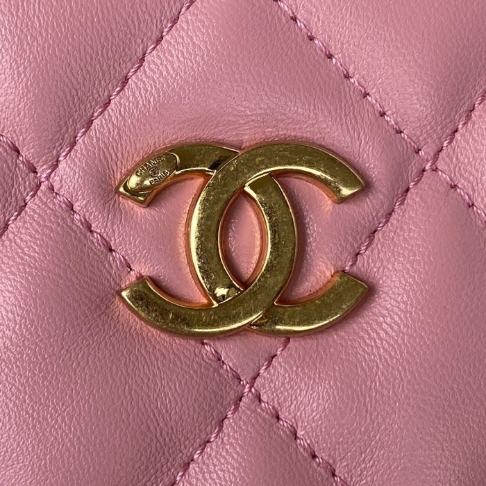  Handbag   Chanel  AS3562  size  17.5X24X6 cm