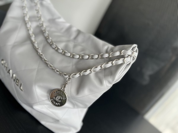 Handbag  Chanel  size 39cmx42cmx8 cm