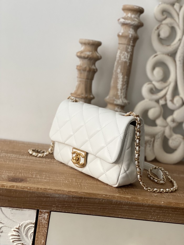 Handbag  Chanel  3474  size  15*20*8 cm