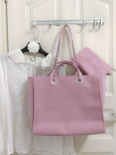 Handbag  Chanel   size  38 cm