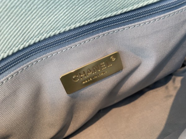 Handbag  Chanel AS1160  size 26 cm