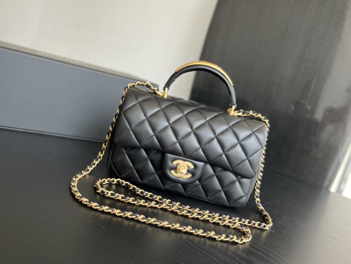 Handbag  Chanel  2431  size  20cmx12cmx6 cm