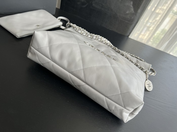 Handbag  Chanel  size  35cmx37cmx7 cm