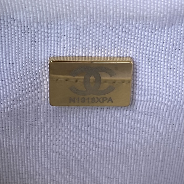  Handbag   Chanel  AS3562 size 17.5X24X6 cm