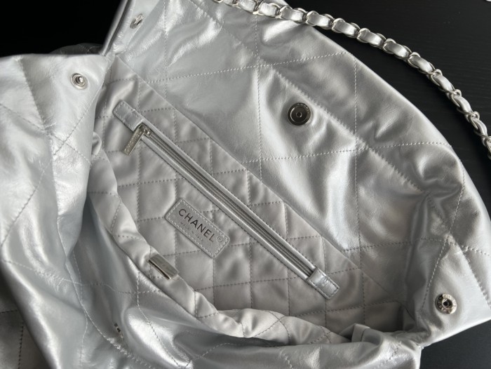 Handbag  Chanel  size 39cmx42cmx8 cm