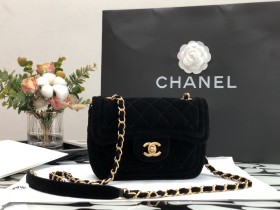 Handbag  Chanel  size  18×13×7 cm