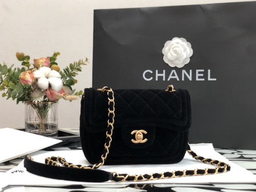 Handbag  Chanel  size  18×13×7 cm