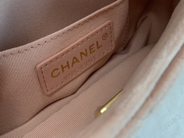 Handbag  Chanel  size  18×13×7 cm