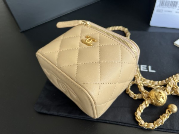 Handbag  Chanel AP1447  size 8.5cmx11cmx7 cm