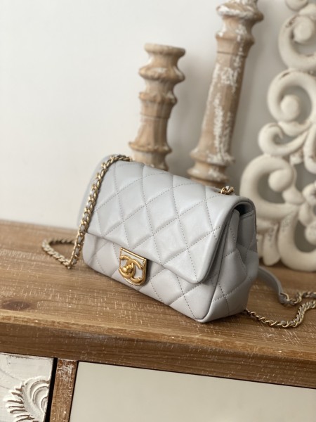 Handbag  Chanel  3474  size  15*20*8 cm