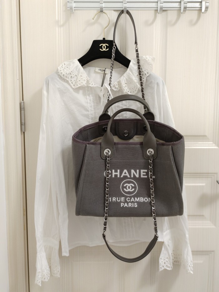 Handbag  Chanel  size  38 cm