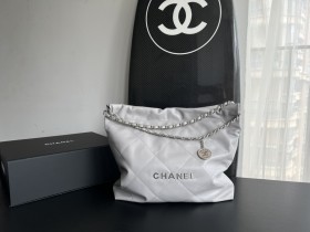 Handbag  Chanel  size 39cmx42cmx8 cm