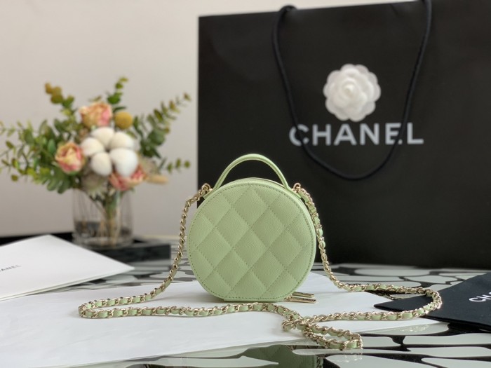  Handbag  Chanel  size  12×12×5 cm