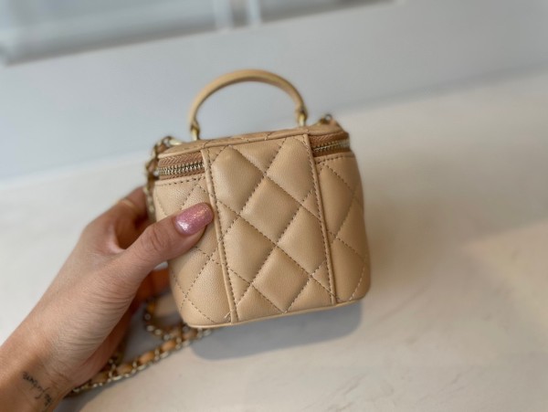 Handbag  Chanel  AP2198  size  11*8.5*7 cm