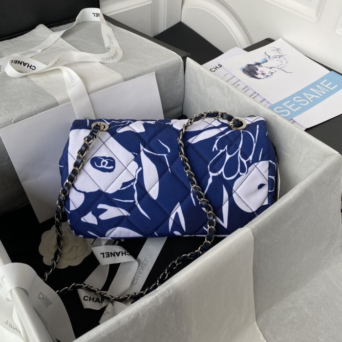 Handbag  Chanel  AS3521  size  15X24.5X5 cm