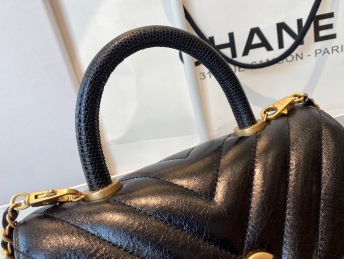 Handbag  Chanel  92993  size 23 cm