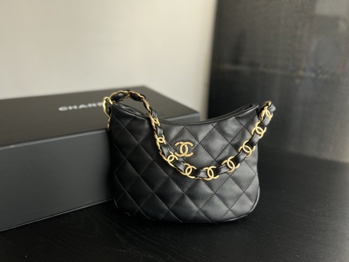 Handbag  Chanel   size  17.5cm24cm6 cm