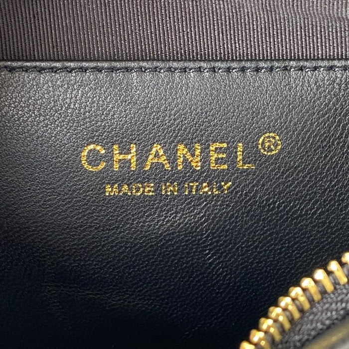  Handbag   Chanel  AS3562  size  17.5X24X6 cm