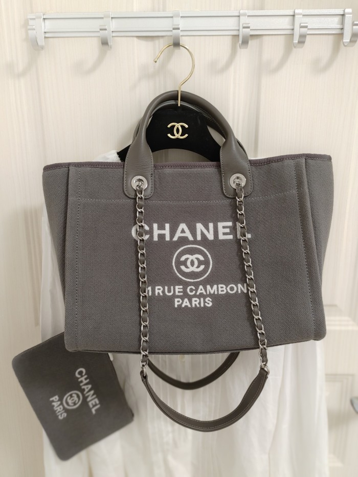 Handbag  Chanel  size  38 cm