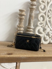 Handbag  Chanel  81226  size  16.5 cm 