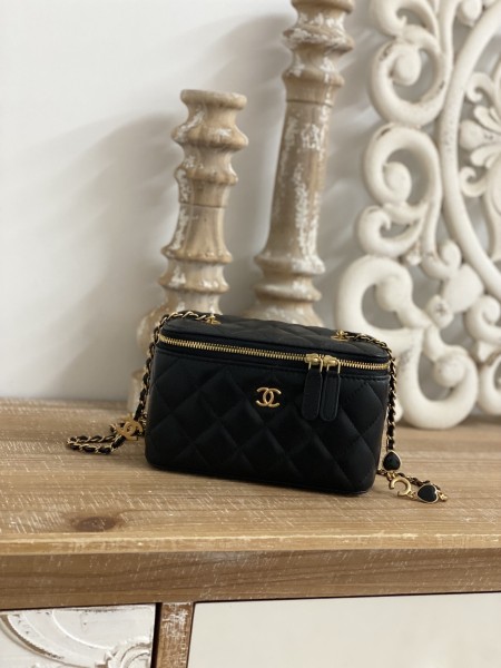 Handbag  Chanel  81226  size  16.5 cm 
