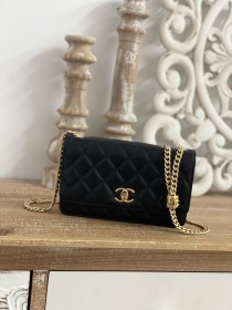 Handbag  Chanel  81221  size  19 cm