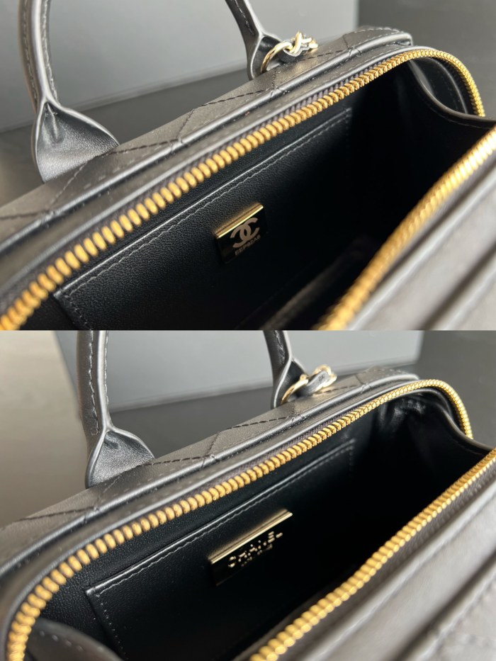 Handbag  Chanel size 15cmx11.5cmx5cm