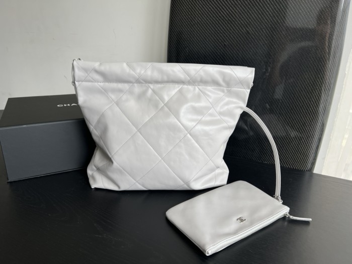 Handbag  Chanel  size  35cmx37cmx7 cm