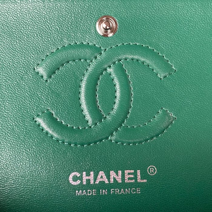Handbag  Chanel  A01113  size 23 cm