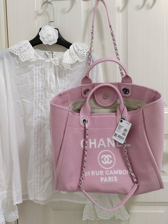 Handbag  Chanel   size  38 cm