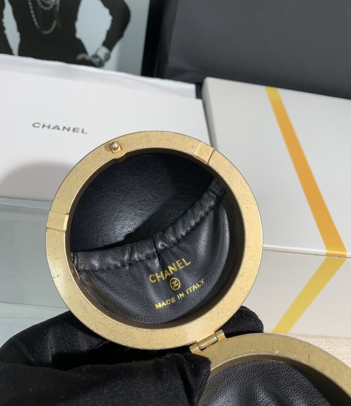 Handbag  Chanel  size  8 cm