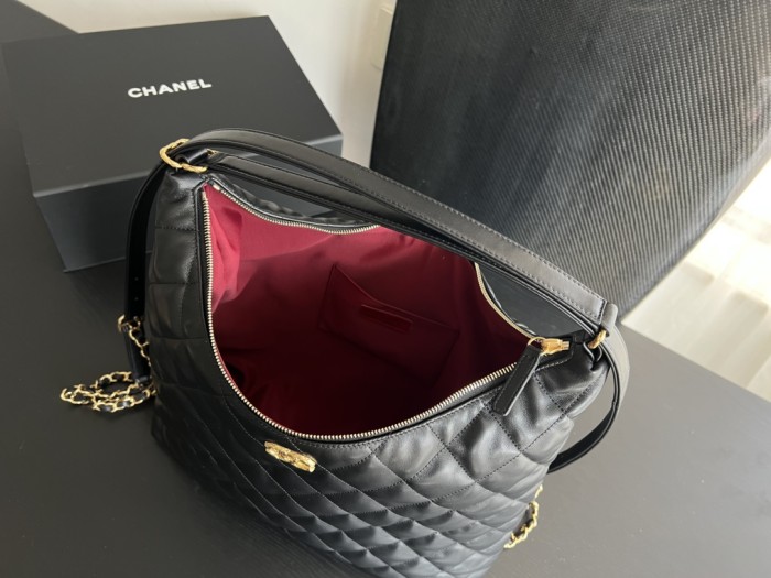 Handbag  Chanel   size  35cmx37cm11 cm