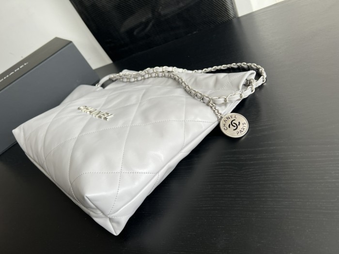 Handbag  Chanel  size  35cmx37cmx7 cm