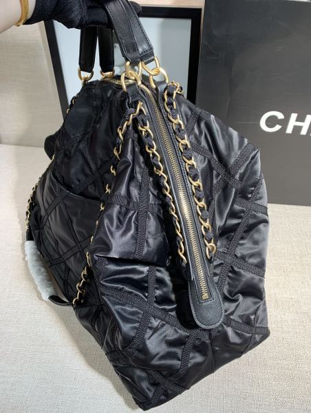 Handbag  Chanel  size  25×46×28 cm