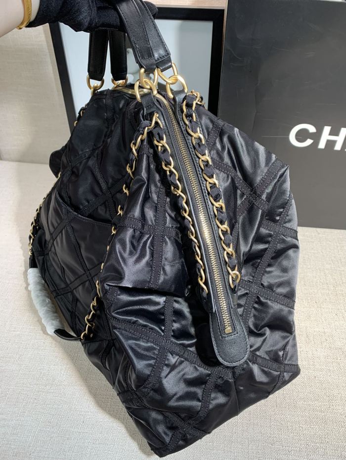 Handbag  Chanel  size  25×46×28 cm