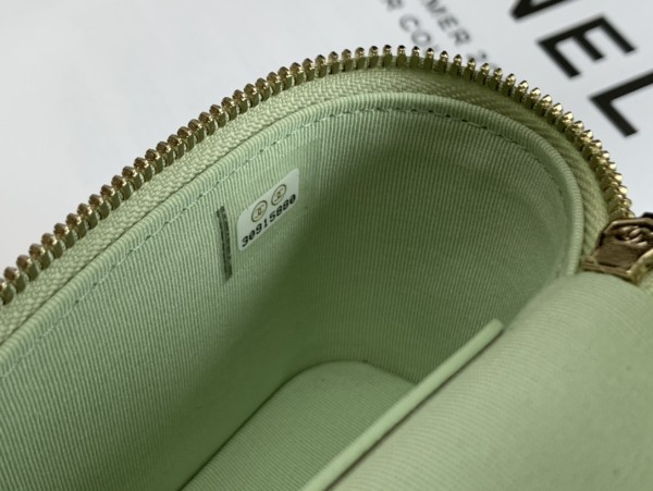  Handbag  Chanel  size  11×10×4 cm