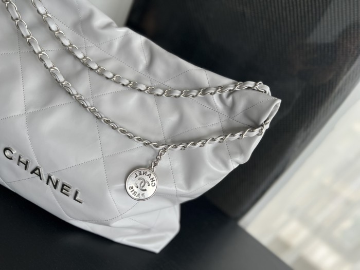 Handbag  Chanel  size 39cmx42cmx8 cm