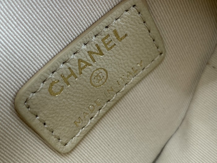  Handbag  Chanel   size  8*8.5*5.5* cm