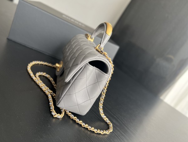  Handbag  Chanel  2431  size 20cmx12cmx6 cm