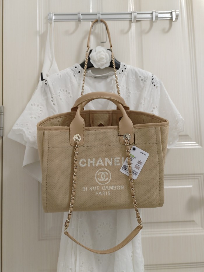 Handbag   Chanel   size  38 cm